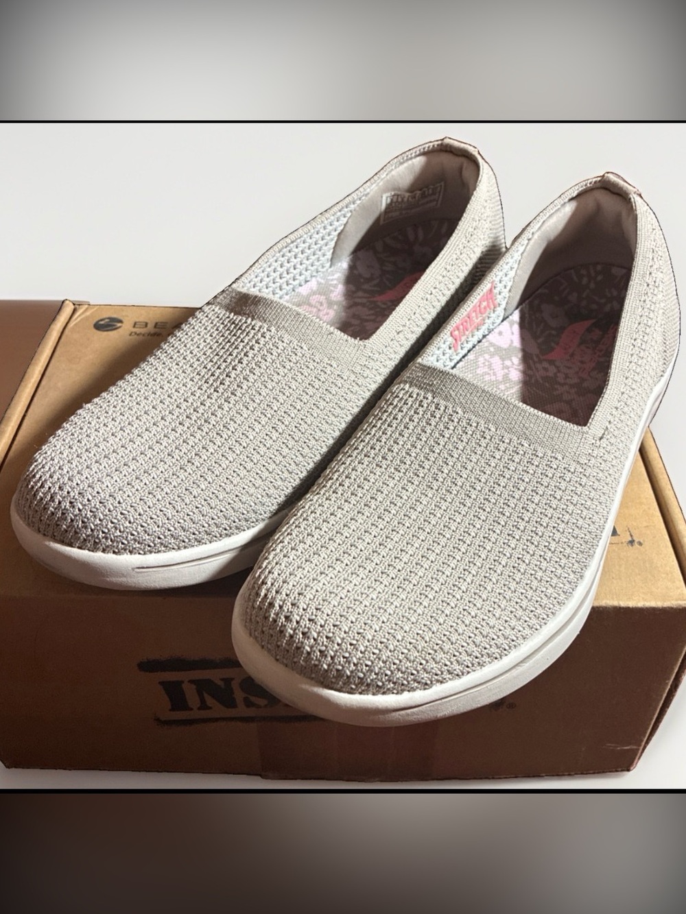 Skechers Arch Fit Slip On Women’s Sz 8 Gray Stretch Fit Walking Shoes Sty#136559